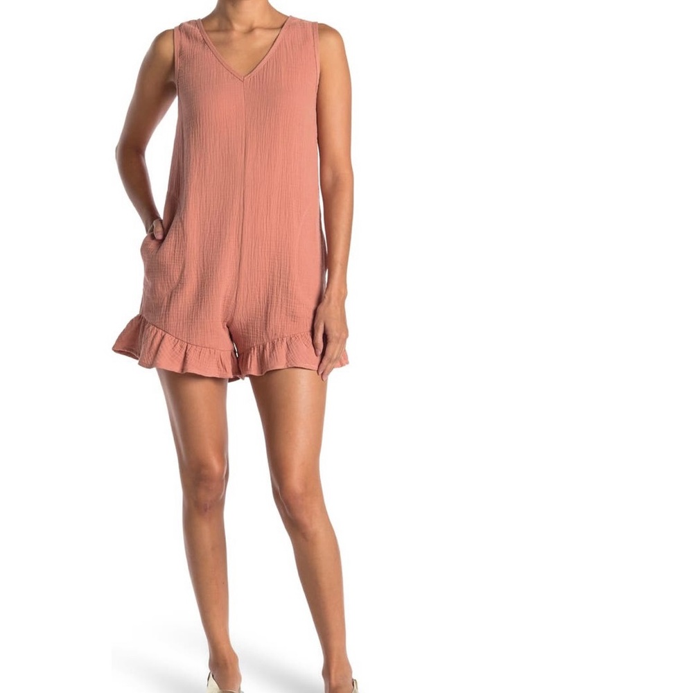 LUSH Sleeveless Side Pocket Ruffled Romper Size S NWT